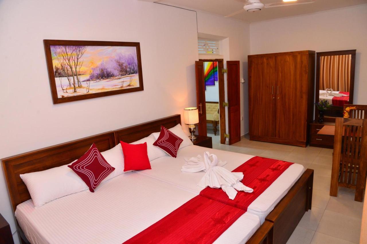 Bed and Breakfast Sunshine Greens Хиккадува Экстерьер фото