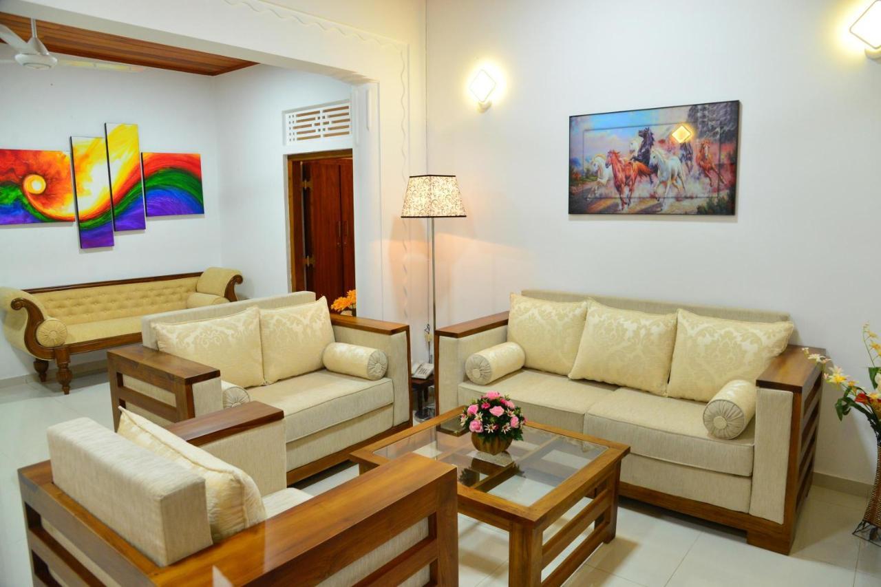 Bed and Breakfast Sunshine Greens Хиккадува Экстерьер фото