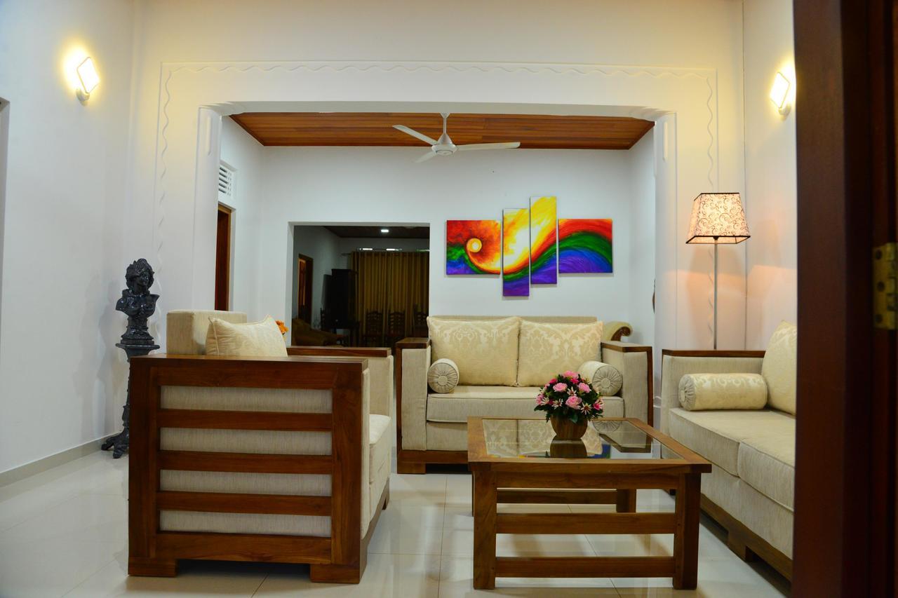 Bed and Breakfast Sunshine Greens Хиккадува Экстерьер фото