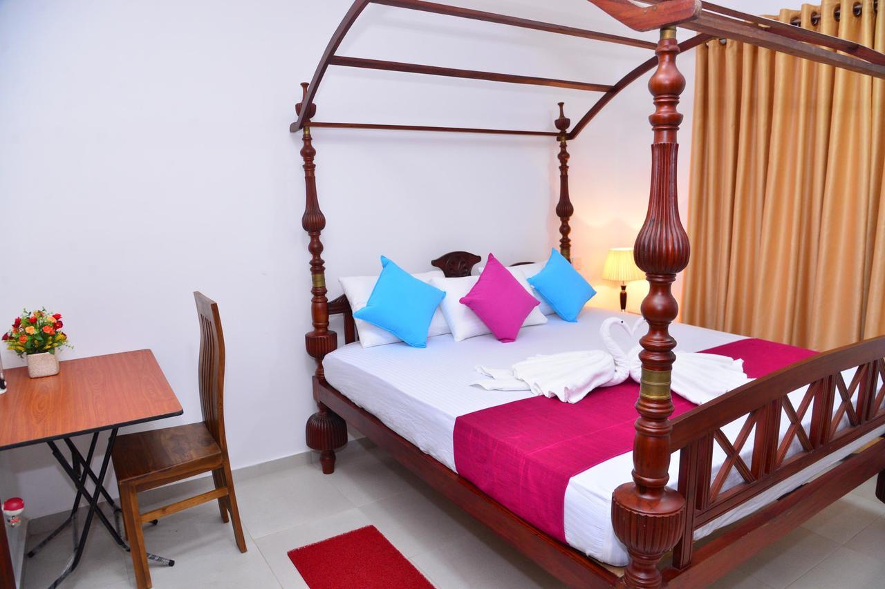 Bed and Breakfast Sunshine Greens Хиккадува Экстерьер фото