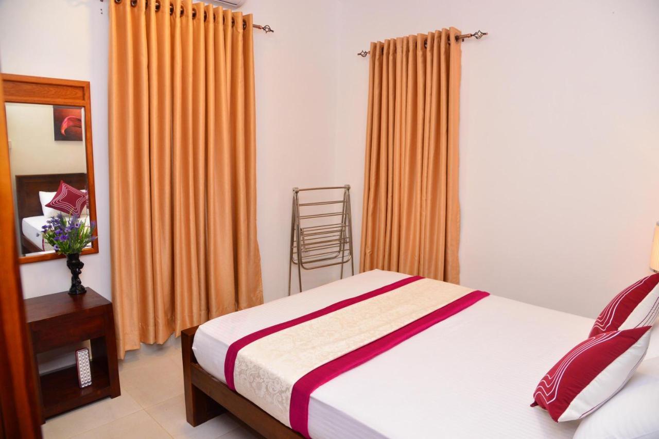 Bed and Breakfast Sunshine Greens Хиккадува Экстерьер фото