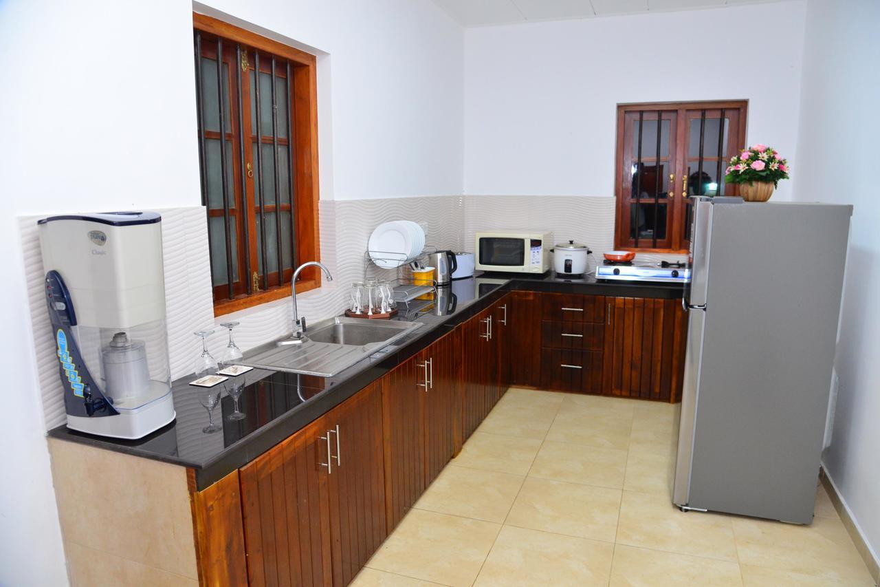 Bed and Breakfast Sunshine Greens Хиккадува Экстерьер фото