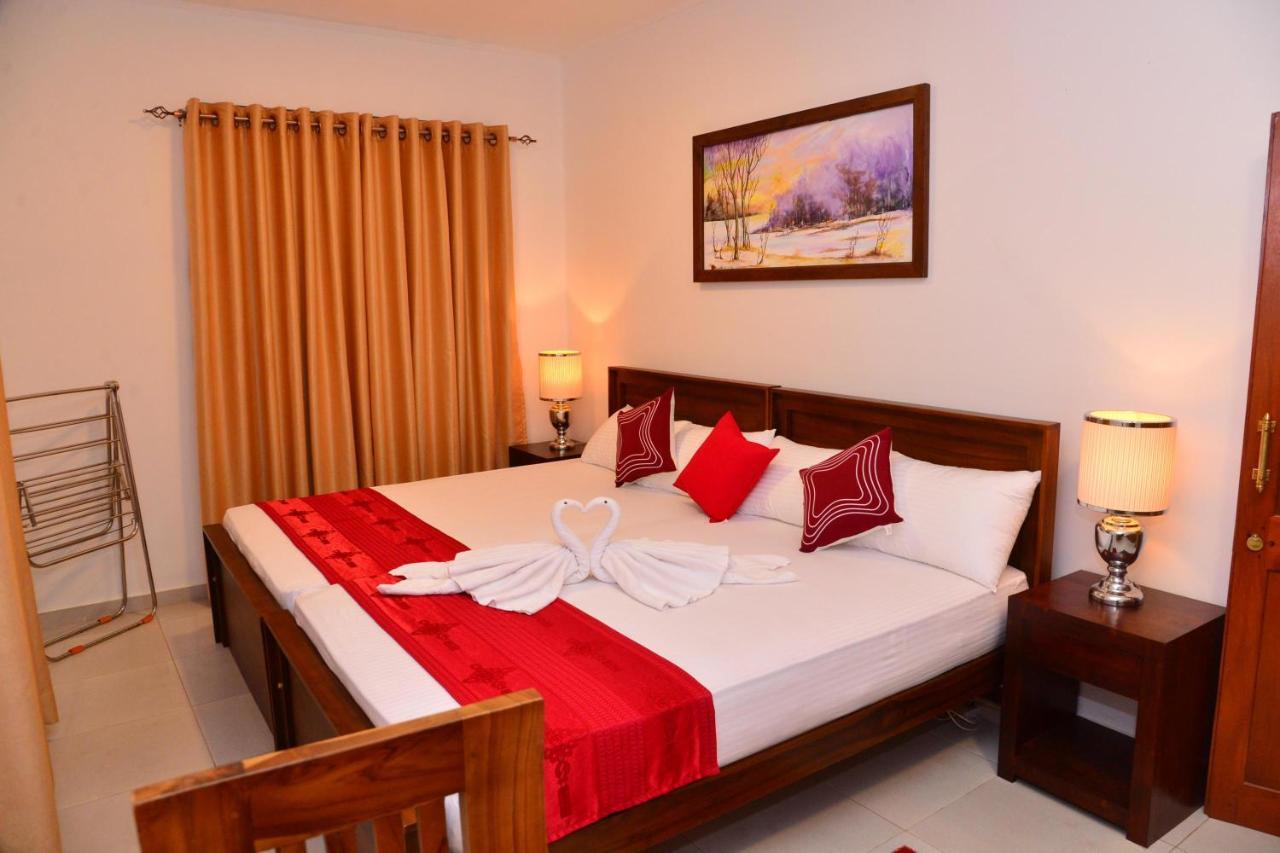 Bed and Breakfast Sunshine Greens Хиккадува Экстерьер фото