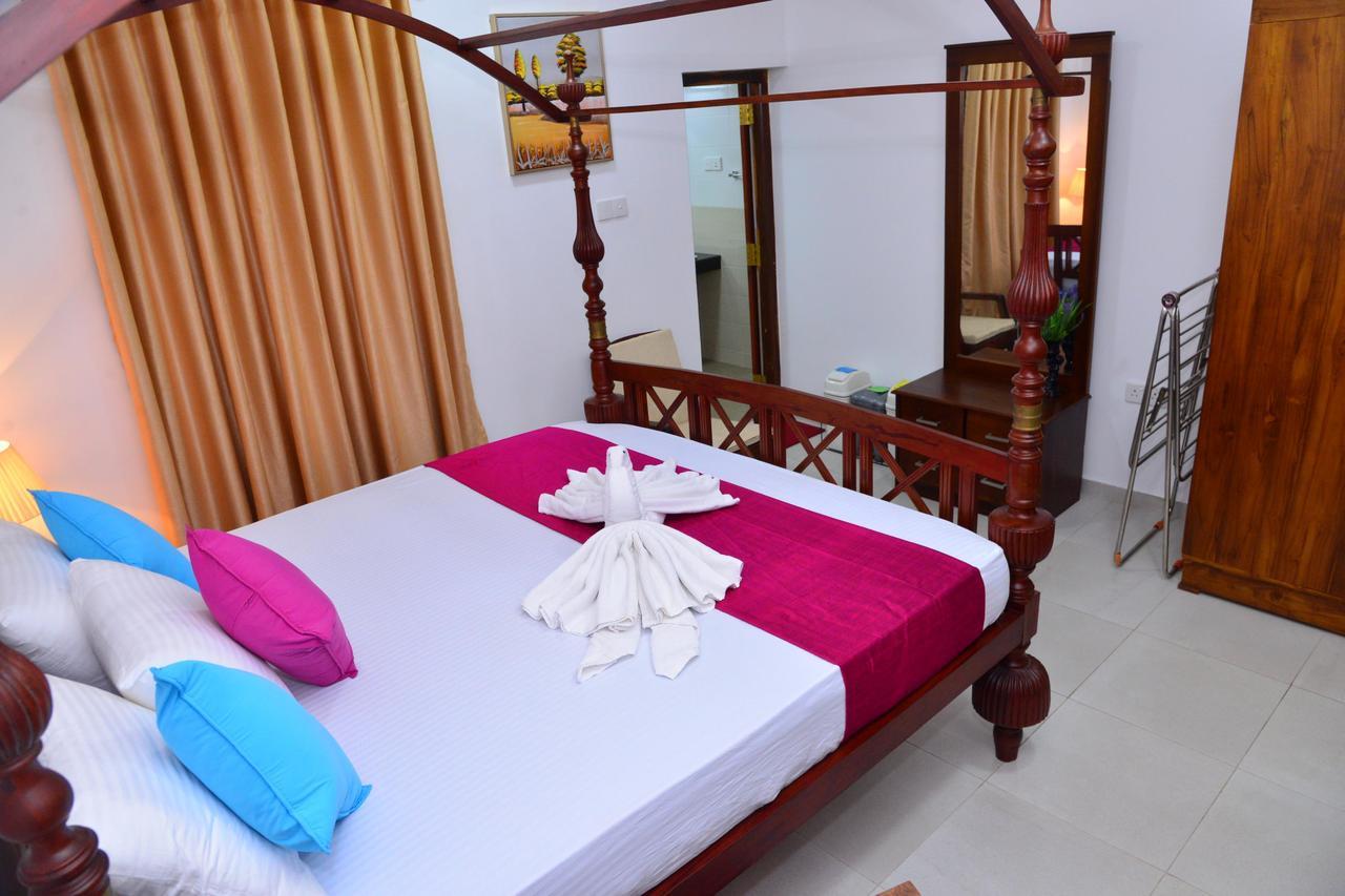 Bed and Breakfast Sunshine Greens Хиккадува Экстерьер фото