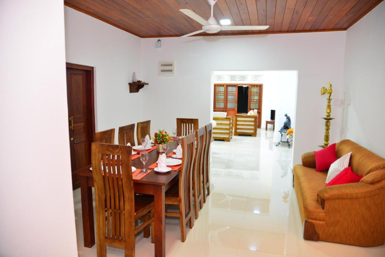 Bed and Breakfast Sunshine Greens Хиккадува Экстерьер фото