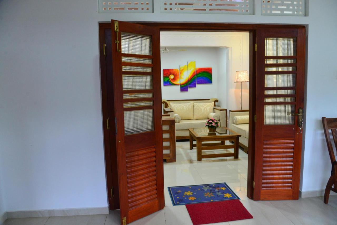Bed and Breakfast Sunshine Greens Хиккадува Экстерьер фото