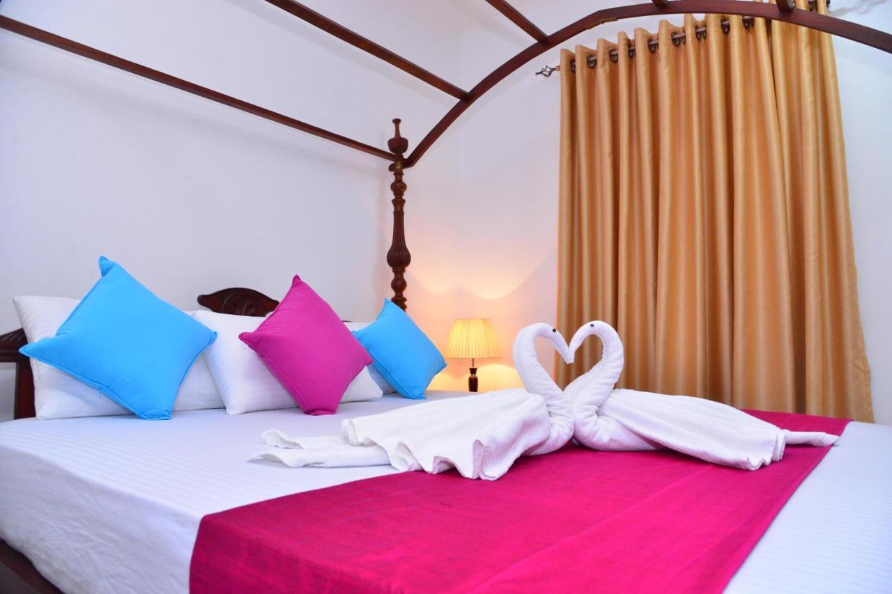 Bed and Breakfast Sunshine Greens Хиккадува Экстерьер фото