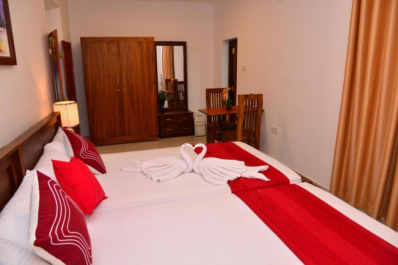 Bed and Breakfast Sunshine Greens Хиккадува Экстерьер фото