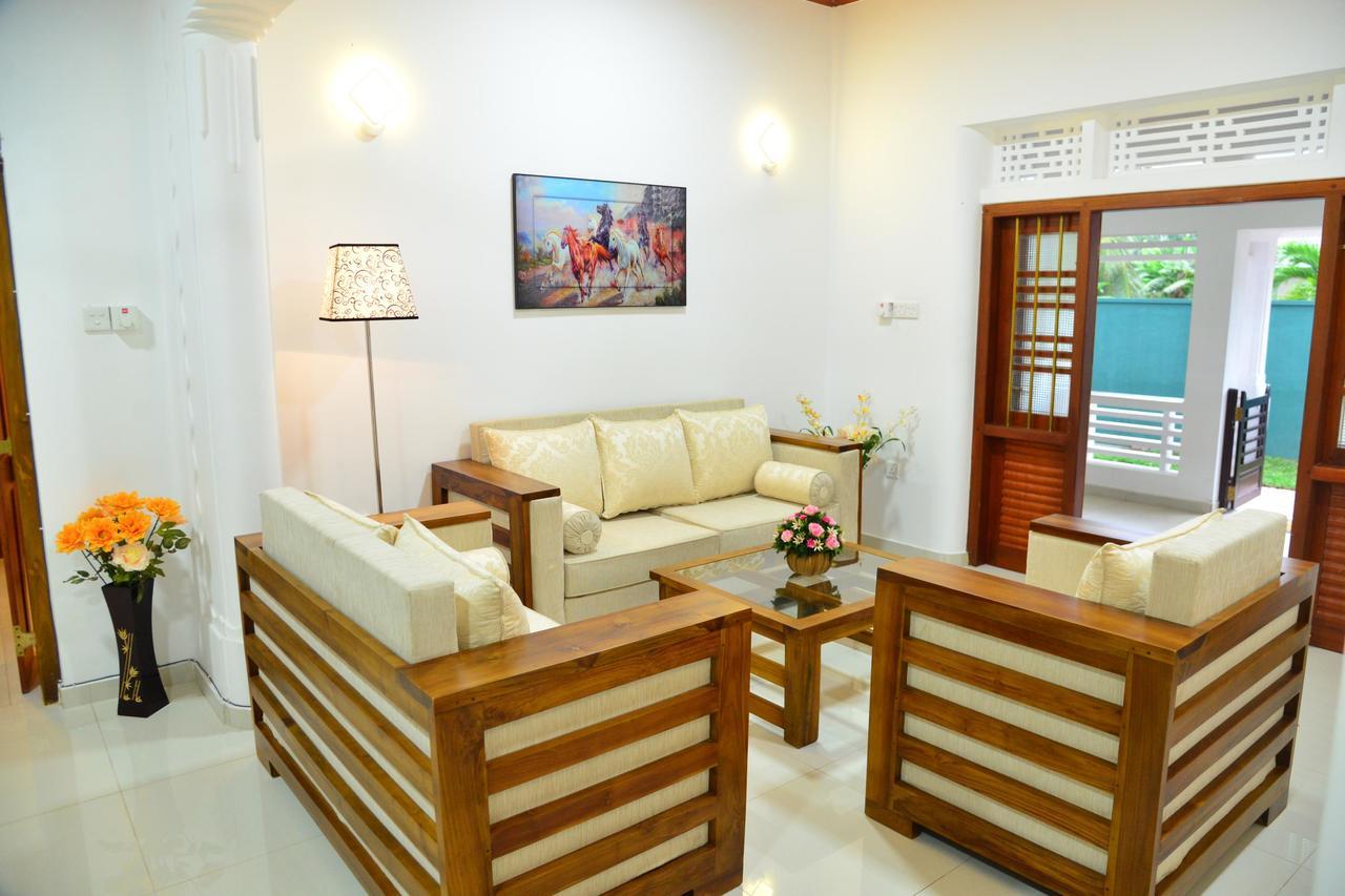 Bed and Breakfast Sunshine Greens Хиккадува Экстерьер фото