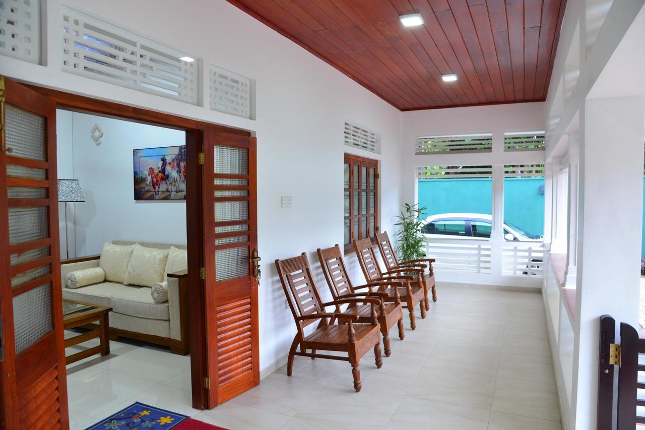 Bed and Breakfast Sunshine Greens Хиккадува Экстерьер фото