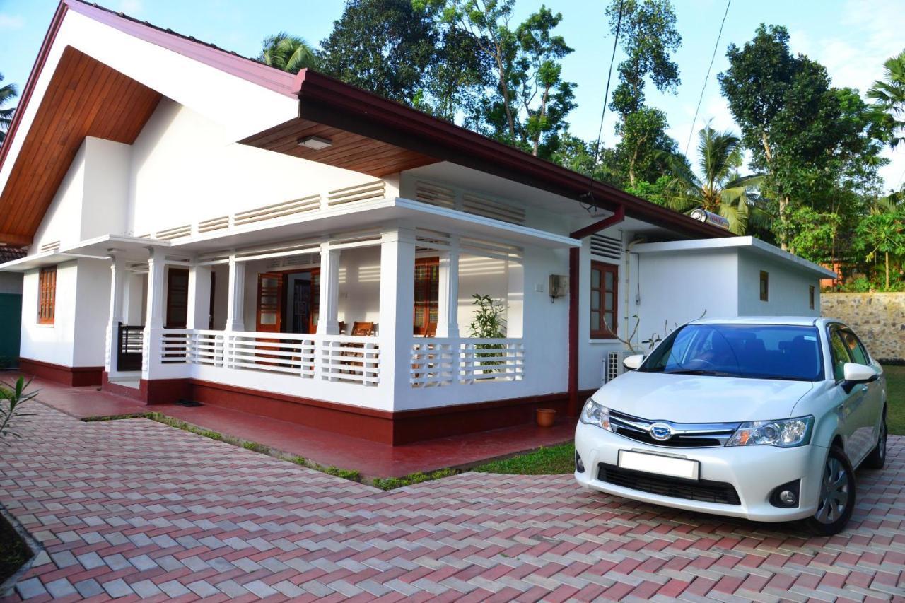 Bed and Breakfast Sunshine Greens Хиккадува Экстерьер фото