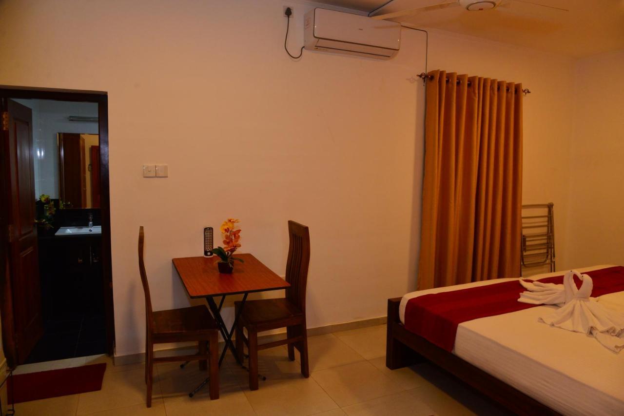 Bed and Breakfast Sunshine Greens Хиккадува Экстерьер фото